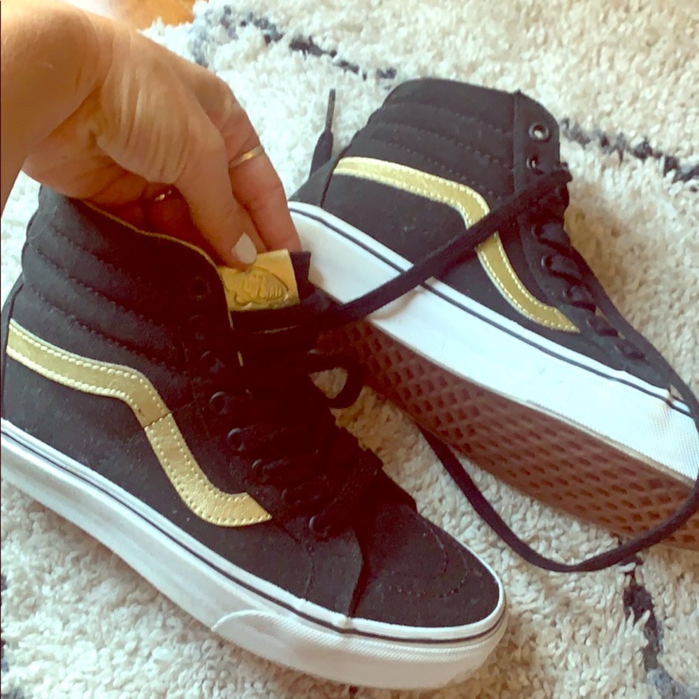 Adorable classic vans mid tops